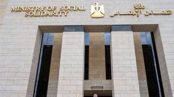 وزيرة التضامن توجه بصرف 100 ألف جنيه لأسرة خالد محمد شوقي ومعاش استثنائي