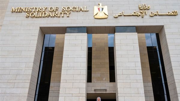 وزيرة التضامن توجه بصرف 100 ألف جنيه لأسرة خالد محمد شوقي ومعاش استثنائي 5 وزيرة التضامن توجه بصرف 100 ألف جنيه لأسرة خالد محمد شوقي ومعاش استثنائي