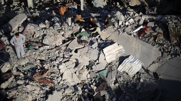 غارات إسرائيلية تستهدف مسجدا وسط غزة.. والمساعدات الإنسانية لا تزال محاصرة 5 غارات إسرائيلية تستهدف مسجدا وسط غزة.. والمساعدات الإنسانية لا تزال محاصرة