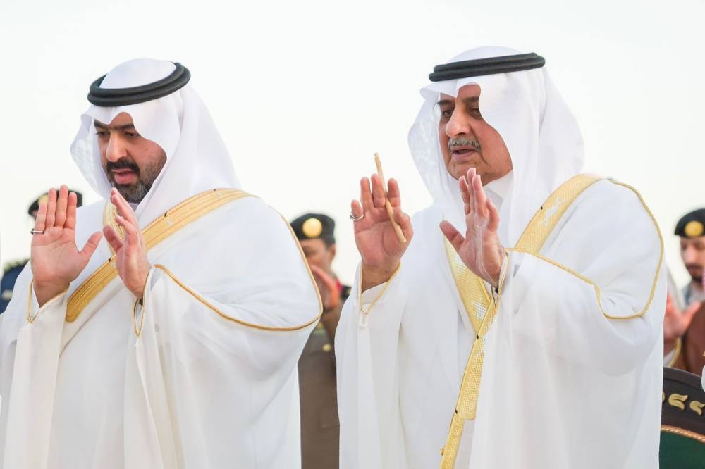 أمير منطقة تبوك ونائبه يؤديان صلاة عيد الأضحى المبارك - أخبار السعودية 5 أمير منطقة تبوك ونائبه يؤديان صلاة عيد الأضحى المبارك – أخبار السعودية