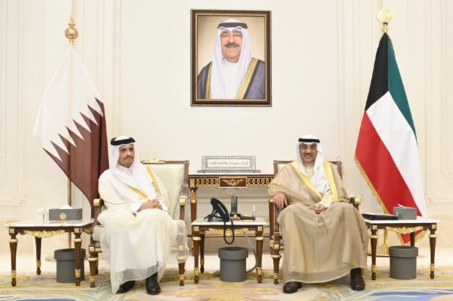 ولي العهد يستقبل العبدالله ورئيس الوزراء القطري
