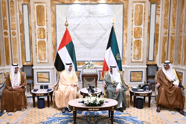 سمو الأمير يستقبل نائب رئيس الإمارات بمناسبة زيارته الرسمية للبلاد 5 سمو الأمير يستقبل نائب رئيس الإمارات بمناسبة زيارته الرسمية للبلاد