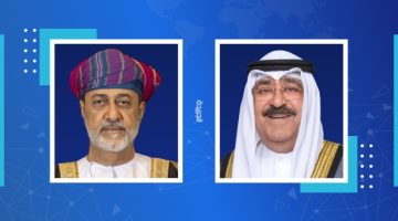 سمو أمير البلاد يتلقى اتصالاً هاتفياً من سلطان عمان للتهنئة بعيد الأضحى المبارك