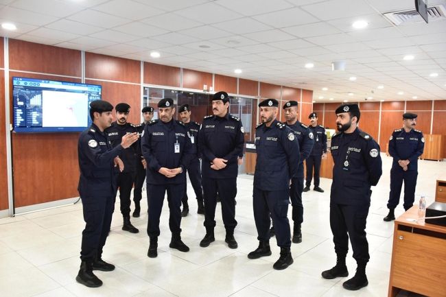 اللواء العدواني يتفقد إدارتي «العمليات» و«المرور» 5 اللواء العدواني يتفقد إدارتي «العمليات» و«المرور»
