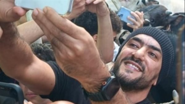 أحمد العوضي يحتفل بعيد الأضحى وسط أهالي عين شمس: "ضحينا مع أهل بلدي" 5 أحمد العوضي يحتفل بعيد الأضحى وسط أهالي عين شمس: “ضحينا مع أهل بلدي”
