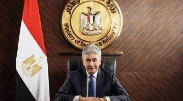 وزير السياحة والآثار يواصل متابعته المستمرة للاستعدادات النهائية لتصعيد حجاج السياحة إلى عرفات