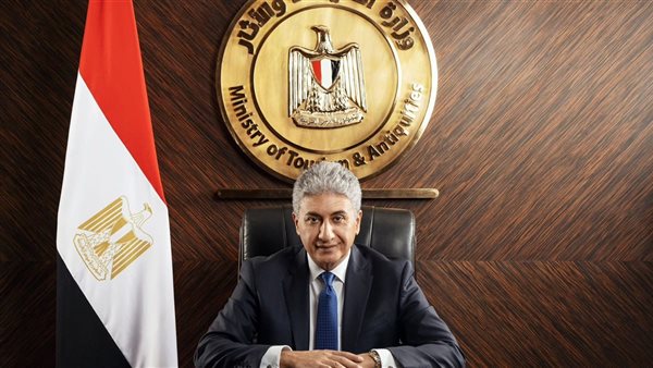 وزير السياحة والآثار يواصل متابعته المستمرة للاستعدادات النهائية لتصعيد حجاج السياحة إلى عرفات 5 وزير السياحة والآثار يواصل متابعته المستمرة للاستعدادات النهائية لتصعيد حجاج السياحة إلى عرفات