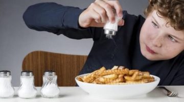 احترس.. الملح يسبب أضرارا عديدة تصل السكتة الدماغية وهشاشة العظام