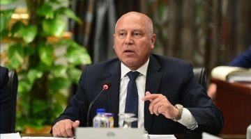 كامل الوزير يقيل أحد مسؤولي وزارة الصناعة خلال مقابلة ببرنامج تلفزيوني
