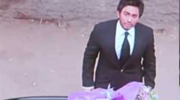 تامر حسني يعلّق على فيديو شاب يقلد «عمر وسلمى»: “بابا طلع البطل الحقيقي”!