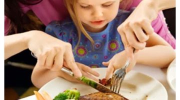 نصائح طبية لحماية صحة الأطفال خلال أيام عيد الأضحى.. فيديو