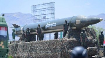 جماعة الحوثي تعلن قصف مطار بنجوريون بصاروخ فرط صوتي
