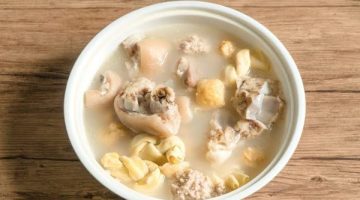 ماذا يحدث للجسم عند تناول شوربة الكوارع؟ .. اعرف فوائدها الصحية