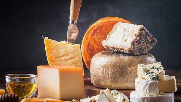 احذر الإفراط في تناول هذه الأنواع من الجبن.. مشاكل صحية خطيرة 5 احذر الإفراط في تناول هذه الأنواع من الجبن.. مشاكل صحية خطيرة