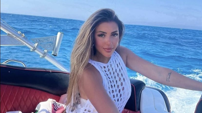 بملابس لافتة.. سارة سلامة تثير الجدل بهذه الإطلالة 5 بملابس لافتة.. سارة سلامة تثير الجدل بهذه الإطلالة