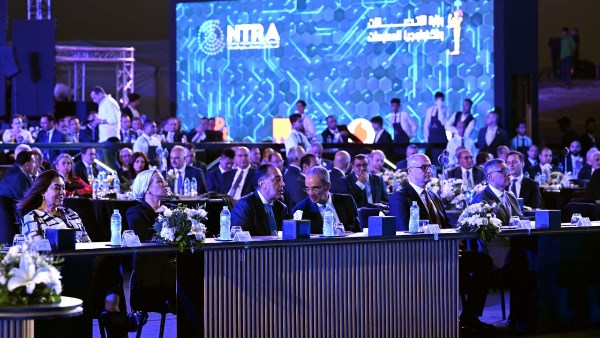 مدبولي :أقول لشبابنا هذا وقتكم.. الجيل الخامس ليس فقط سرعة أعلى للاتصال بل تمكين حقيقي لكم 5 مدبولي :أقول لشبابنا هذا وقتكم.. الجيل الخامس ليس فقط سرعة أعلى للاتصال بل تمكين حقيقي لكم