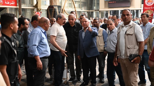 وزير النقل يشدد على نشر حملات توعية مجتمعية لمواجهة ظاهرة رشق القطارات بالحجارة 5 وزير النقل يشدد على نشر حملات توعية مجتمعية لمواجهة ظاهرة رشق القطارات بالحجارة
