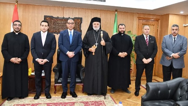 الأنبا توماس يهنئ محافظ الفيوم بعيد الأضحى المبارك 5 الأنبا توماس يهنئ محافظ الفيوم بعيد الأضحى المبارك