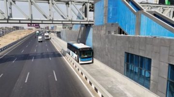 «النقل» تجدد مناشدة قائدي المركبات بعدم استخدام طريق الأتوبيس الترددي
