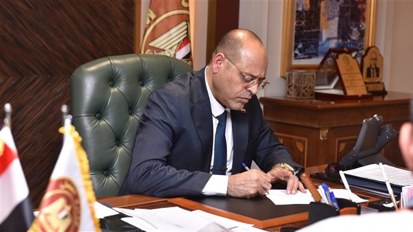 وزير العمل: بدء اختبارات الكوادر المصرية للعمل في صناعة الزجاج بإحدى الشركات الأردنية 5 وزير العمل: بدء اختبارات الكوادر المصرية للعمل في صناعة الزجاج بإحدى الشركات الأردنية