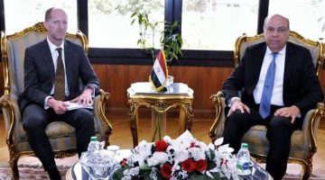 سامح الحفني يبحث مع وفد البنك الأوروبي لإعادة الإعمار وفرص الاستثمار في قطاع الطيران