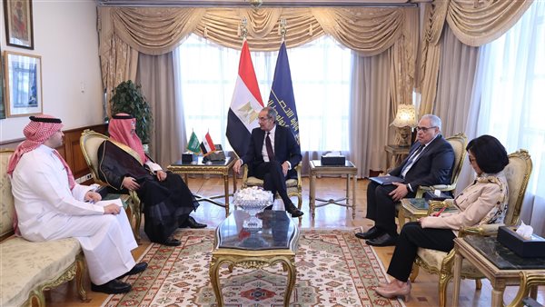وزير الاتصالات يبحث تعزيز التعاون بين مصر والسعودية بمجال تكنولوجيا المعلومات 5 وزير الاتصالات يبحث تعزيز التعاون بين مصر والسعودية بمجال تكنولوجيا المعلومات