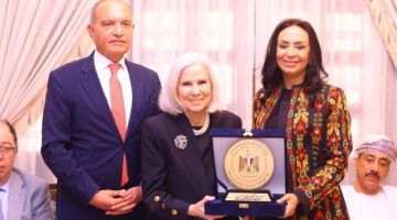 وزيرة التضامن تكرم السفيرة هيفاء أبو غزالة تقديرًا لجهودها في العمل الاجتماعي العربي