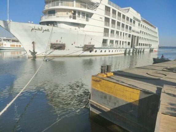 المقاولون العرب تنجح في رفع أكبر الفنادق العائمة ببحيرة ناصر باستخدام الوسائد الهوائية 5 المقاولون العرب تنجح في رفع أكبر الفنادق العائمة ببحيرة ناصر باستخدام الوسائد الهوائية