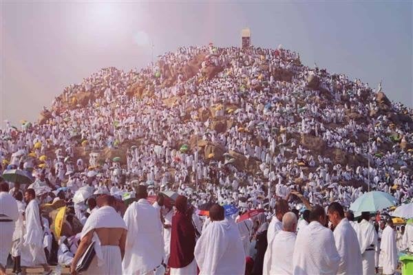 ضيوف الرحمن يرمون جمرة العقبة الكبرى بعد اكتمال خطط تفويجهم لمشعر منى لقضاء أيام التشريق 5 ضيوف الرحمن يرمون جمرة العقبة الكبرى بعد اكتمال خطط تفويجهم لمشعر منى لقضاء أيام التشريق