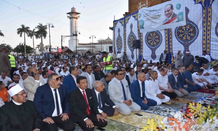 محافظ الأقصر يؤدى صلاة عيد الأضحى المبارك بساحة سيدي أبو الحجاج وسط جموع المصلين 5 محافظ الأقصر يؤدى صلاة عيد الأضحى المبارك بساحة سيدي أبو الحجاج وسط جموع المصلين
