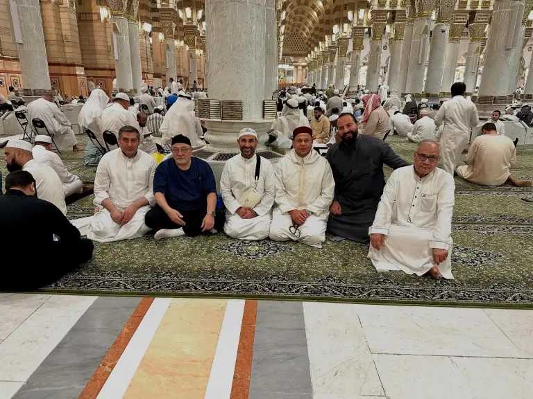 قبل أداء مناسك الحج.. أحمد سعد يشارك لحظة روحانية من المدينة المنورة