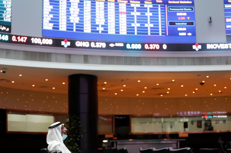 استقرار في أسواق الخليج وسط ضبابية الرسوم الجمركية وارتفاع أسعار النفط يعزز أداء بعض القطاعات