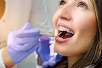 كيف تختار التقويم المناسب لأسنانك؟ طبيب يوضح