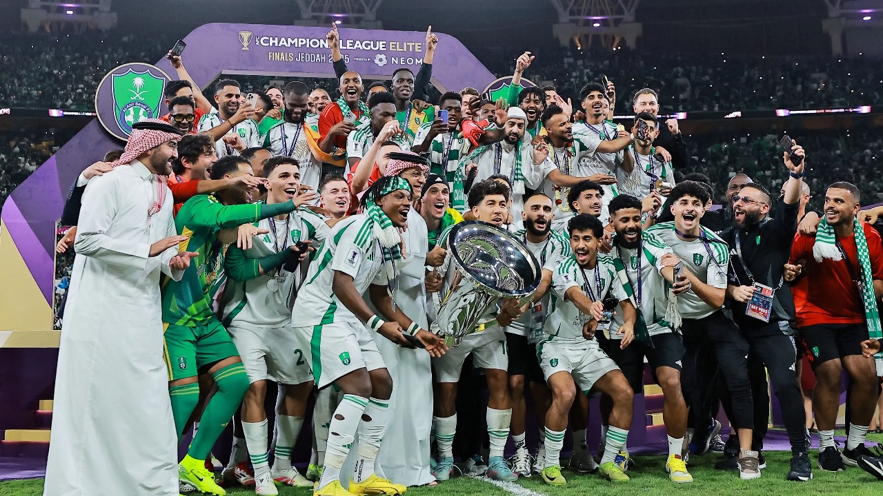 أهلي جدة وباريس سان جيرمان وبيراميدز.. ثلاثية التتويج الأول في عام الحظ الكروي 2025