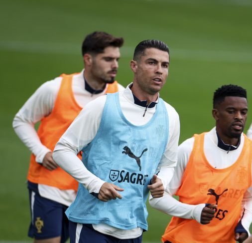 شاهد - كرستيانو رونالدو ينضم لمعسكر البرتغال استعدادًا لصدام ألمانيا في دوري الأمم الأوروبية 5 شاهد – كرستيانو رونالدو ينضم لمعسكر البرتغال استعدادًا لصدام ألمانيا في دوري الأمم الأوروبية