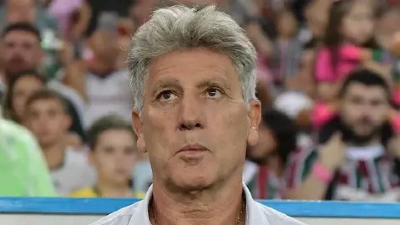 الهلال من أقوى الخصوم.. مدرب فلومينينسي يشيد بمستوى بطل السعودية