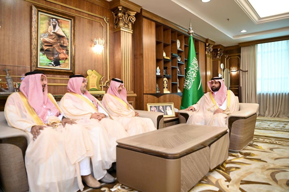 أمير جازان يستقبل وكلاء الإمارة الجدد بعد صدور قرارات تكليفهم رسميًا
