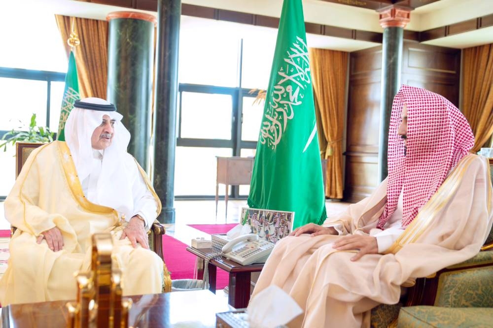 أمير تبوك يستقبل مدير هيئة الأمر بالمعروف في لقاء يبحث تعزيز التعاون