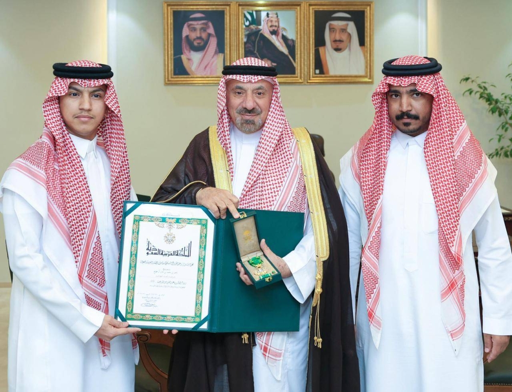 وسام الملك عبدالعزيز: أمير نجران يكرّم شاباً تبرع بكليته لإنقاذ شقيقه