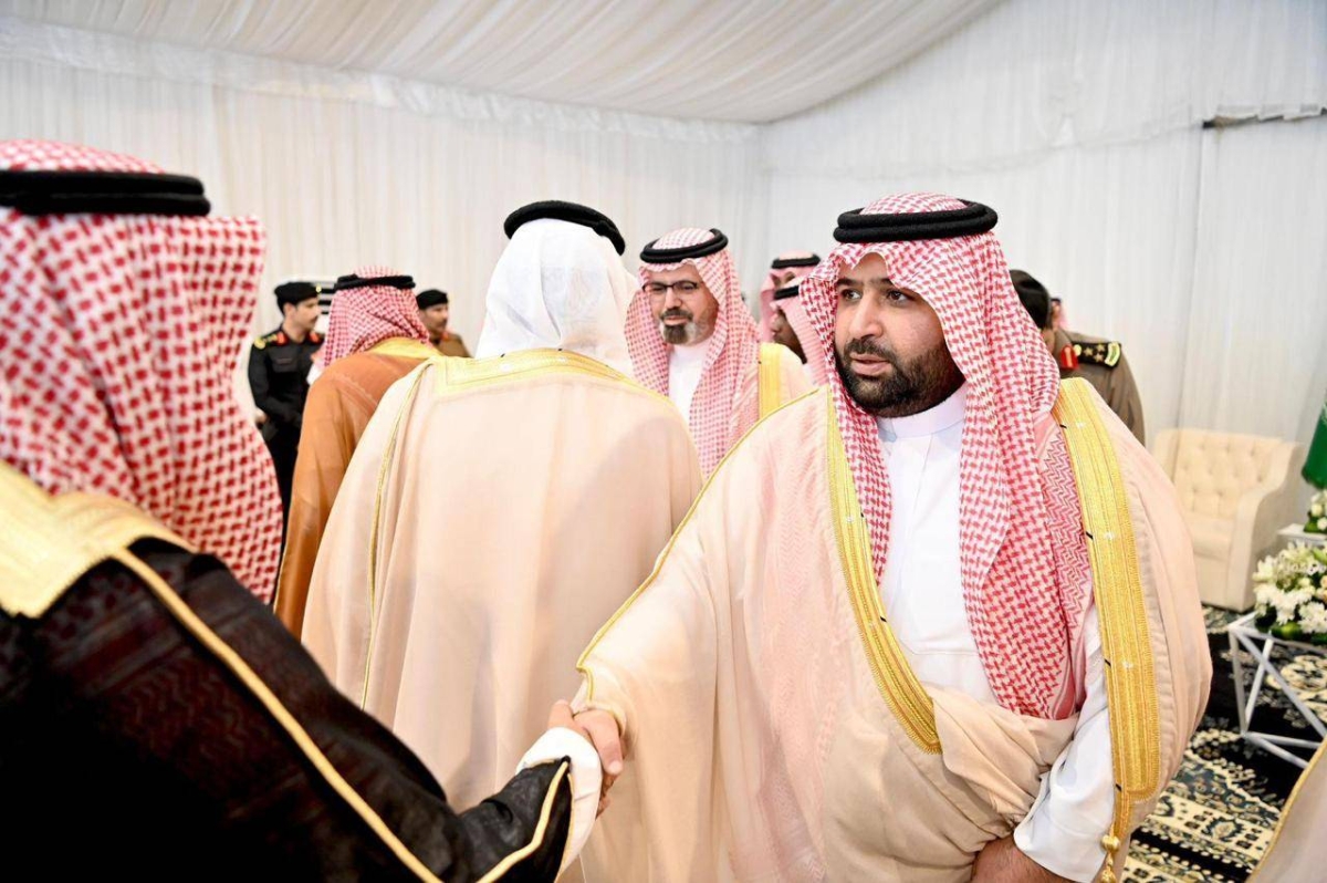 أمير جازان يلتقي مشايخ وأهالي الداير لبحث احتياجات المحافظة وتحسين الخدمات