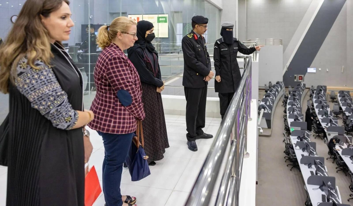 مستشارة الأمن الكندية تتفقد تقنيات مركز العمليات الأمنية بالرياض وتبدي إعجابها