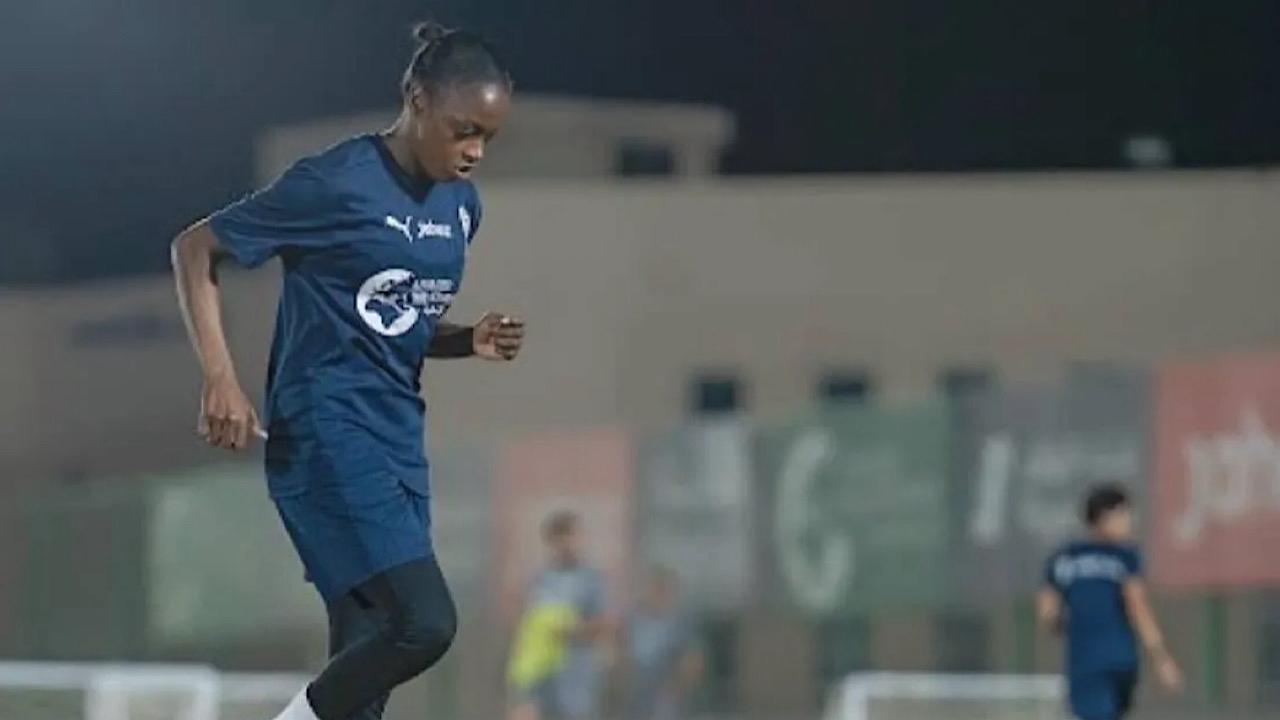 شروق هوساوي تودع الهلال وتثير الجدل باقترابها من توقيع النصر