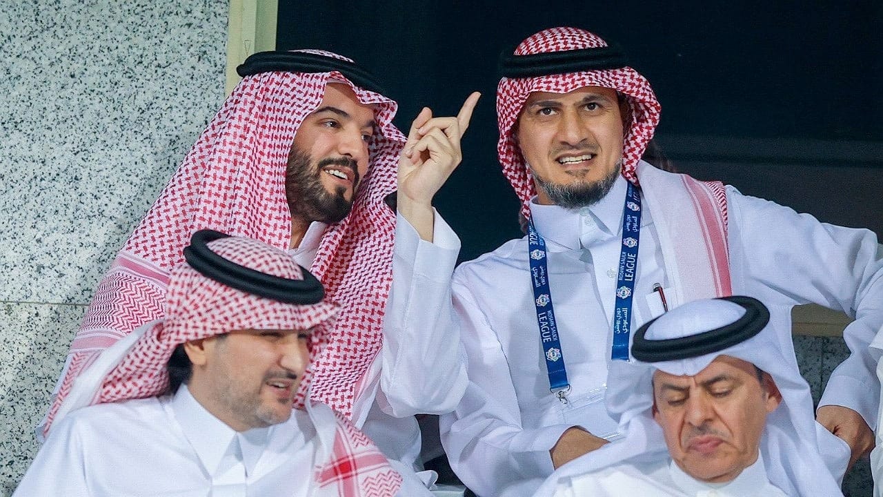 المفرج يعتزم الرحيل: ابن نافل يتمسك باستمراره مع الهلال رسميًا